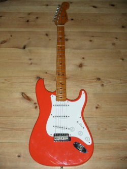 画像1: FENDER　フェンダー 1957 Vintage 1992 Reissue STRATOCASTER FIESTA RED  with TWEED HARD CASE  / 1992 USA AMERICA REISSUE RELEASE of The SHADOWS HANK MARVIN Color 