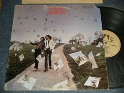 画像1: YOUNG & MOODY (UK TWNGIY DUO) - YOUNG & MOODY (Produced by ROGER GROOVER) (Ex-/Ex+++ CUT OUT, EDSP) / 1977 US AMERICA ORIGINAL Used LP 