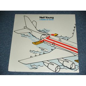 画像: NEIL YOUNG - LANDING ON WATER / 1986 US AMERICA ORIGINAL Brand New SEALED LP