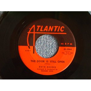 画像: RUTH BROWN - THE DOOR IS ATILL OPEN / 1960 US ORIGINAL 7"SINGLE  