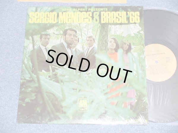 画像1: SERGIO MENDES & BRASIL '66 - HERB ALPERT PRESENTS : Debut Album  (MINT/MINT-)  / 1966 US AMERICA Original "MONO" Used  LP 