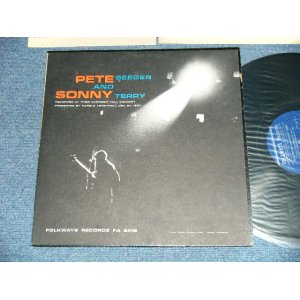 画像: PETE SEEGER and SONNY TERRY -  RECORDED AT THEIR CARNEGIE HALL CONCERT : PRESENTED BY HALORD LEVENTHAL,DEC.27,1957 (With BOOKLET)  (Ex+/Ex++) / 1958  US AMERICA ORIGINAL MONO Used 2-LP's 