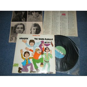 画像: YOUNG RASCALS - GROOVIN' : With Pin Up Poster ( Matrix # STA-671071-E E △10812 / STA 671072-D D △10812-x ) ( Ex+/Ex++ Looks:Ex)  / 1967 US AMERICA ORIGINAL "GREEN & BLUE Label" STEREO Used LP 