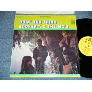 画像:   BOOKER T.& THE MG'S - DOIN' OUR THING ( Matrix # ST-STX 681223-A A △11612 / ST-STX 681224-A A △11612-x ) ( MINT-/Ex+++: With Shrink wrap ) / 1968 US AMERICA  ORIGINAL  Early Press "NO CREDIT at Bottom Label" STEREO Used LP  