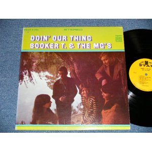 画像:   BOOKER T.& THE MG'S - DOIN' OUR THING ( Matrix # ST-STX 681223-1B /CT  / ST-STX 681224-1A / CT ) ( Ex+++/MINT- : BB ) / 1968 US AMERICA  ORIGINAL  2nd Press "1841 BROADWAY CREDIT at Bottom Label" 2nd Press "DEEP YELLOW"  STEREO Used LP  