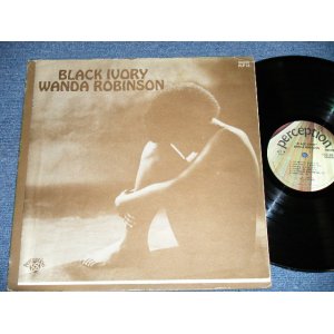 画像: WANDA ROBINSON - BLACK IVORY : With BOOKLET on FRONT COVER ( Ex++/Ex++ ) / 1971 US AMERICA  ORIGINAL Used LP  