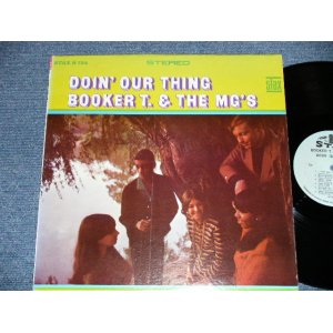 画像:   BOOKER T.& THE MG'S - DOIN' OUR THING ( Matrix # STX-172749-A/STX-17250-B ) ( Ex+++//Ex+++ ) / 1968 US AMERICA  ORIGINAL  1st Press "BLUE Label" "1841 BROADWAY CREDIT at Bottom Label" MONO  Used LP  