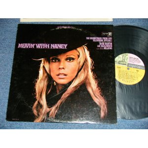 画像: NANCY SINATRA - MOVIN' WITH NANCY ( Ex+/Ex+++ A-1,2,B-2,3 : Ex) / 1967 US AMERICA 1st Press "MULTI-COLOR Label" STEREO Used LP 