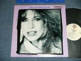 画像: CARLY SIMON - HELLO BIG MAN (With Original Inner) ( Matrix #      A)1-23886 A SH 2 B18400-SH2 ALM △4949    B)1-23886 B SH 2 B18400-SH2 ALM △4949-X  SLM  ) (Ex+++/MINT- ) / 1983 US AMERICA  ORIGINAL "PROMO" Used  LP