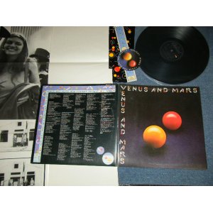 画像: WINGS PAUL McCARTNEY of THE BEATLES   - VENUS AND MARS  with Two Poster & Two Stickers(Matrix #    A)1U/B)1U ) ( MINT-/MINT-)  /  1975 UK ENGLAND ORIGINAL  Used LP With INNER SLEEVE