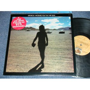 画像: PATRICK MORAZ ( of YES ) - OUT IN THE SUN (MINT/MINT)    / 1977 US AMERICA  ORIGINAL Used LP  