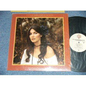 画像: EMMYLOU HARRIS - ROSES IN THE SNOW (Ex++/MINT-)  / 1980  US AMERICA ORIGINAL Used   LP