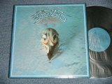 画像: EAGLES - GREATEST HITS   (Matrix #  A)7E 1052-A -27 PRC  1-1-1(or 1-H)  B)7E-1052-B-27 1-)  (Ex++/MINT-) / 1975 US AMERICA ORIGINAL 2nd Press "FULL EMBOSSED Cover" "2nd Press CUSTOM Label" Used LP 