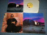 画像: STEVIE WONDER - IN SQUARE CIRCLE  ( MINT-/MINT- ) / 1985 US AMERICA ORIGINAL 1st Press "ENBOSSED Jacket" "With BOOKLET" Used LP  