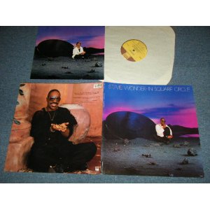 画像: STEVIE WONDER - IN SQUARE CIRCLE  ( MINT-/MINT- ) / 1985 US AMERICA ORIGINAL 1st Press "ENBOSSED Jacket" "With BOOKLET" Used LP  