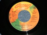 画像: The KAY-GEES - WAITING AT THE BUS STOP PT.1  (FUNK )  (Ex+++/Ex+++ ) /  1976 US AMERICA ORIGINAL Used 7"45  Single