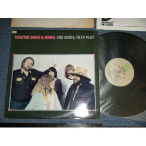 画像: SKEETER DAVIS & NRBQ - SHE SINGS, THEY PLAY (Ex+++/MINT- STOFC, STOBC ) / 1985  US AMERICA ORIGINAL Used LP  