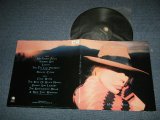 画像: JONI MITCHELL  - CHALK MARK IN A RAIN STORM  (Ex++/MINT) / 1988 CANADA ORIGINAL Used LP 