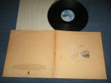 画像: JONI MITCHELL  - COURT AND SPARK (TEXTURED / EMBOSSED  Jacket)  (Matrix #A) 7E 1001 A-1   B) 7E 1001-B3  ) ( Ex++/MINT- B:Looks:Ex) / 1974-6 Version US AMERICA 1st Press "EMBOSSED Jacket"  2nd Press"With 'W' Label" Used LP 