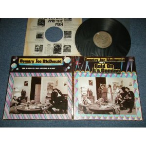 画像: COUNTRY JOE McDONALD - STARRING IN HOLD ON IT'S COMING (Ex++, Ex/MINT-)  / 1971 US AMERICA ORIGINAL Used LP 