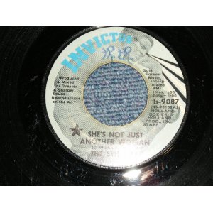 画像: The 8TH DAY - A)SHE'S NOT JUST ANOTHER WOMAN  B) I CAN'T FOOL MYSELF (VG++/VG+++ WOL)  / 1971 US AMERICA ORIGINAL Used 7"45 