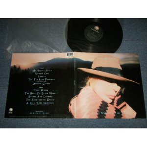 画像: JONI MITCHELL - CHALK MARK IN A RAIN STORM  (Ex++/MINT-) /1988 CANADA ORIGINAL Used LP