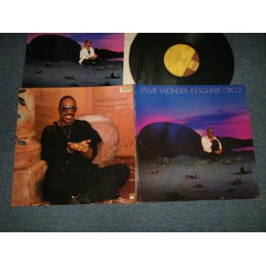 画像: STEVIE WONDER - IN SQUARE CIRCLE (Ex++/MINT-) / 1985 US AMERICA ORIGINAL 1st Press "EMBOSSED Jacket" "With BOOKLET" Used LP  