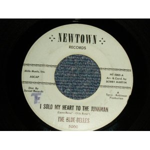 画像: (PATTY PATTI LABEL &)THE BLUE BELLES - A) I Sold My Heart To The Junkman  B)Itty Bitty Twist (Ex/Ex+ STAMP)  / 1962 US AMERICA ORIGNAL Used 7" 45 rpm Single  