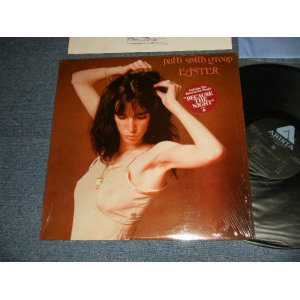 画像: PATTI SMITH GROUP - EASTER (With With INSERTS & BLUE INNER) "STERLING" (MINT-/MINT) / 1978 US AMERCA ORIGINAL Used LP 