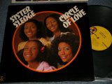 画像: SISTER SLEDGE - CIRCLE OF LOVE  (Ex++/MINT-) / 1975 US AMERICA ORIGINAL 1st Press "YELLOW with Large 75 ROCKFELLER Label" Used LP   