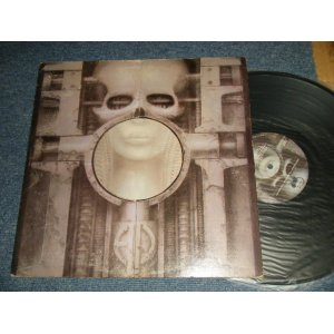 画像: E L & P EMERSON LAKE & PALMER - BRAIN SALAD SURGERY : Without POSTER (Matrix #A) ST-NC-722991-H-E- MR AT ▵18493 B)) ST-NC-722992-F-RE SRC MR  AT ▵18493-x)  "MR / MONARCH Press in CA" (Ex-/Ex+++) /  1973 US AMERICA ORIGINAL "1st Press "Large 75 ROCKFELLER Label""  Used LP