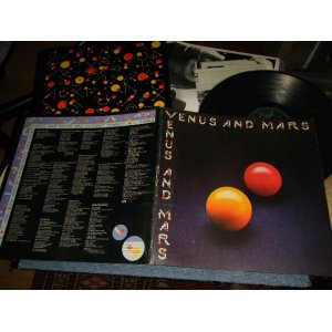 画像: WINGS PAUL McCARTNEY - VENUS AND MARS (With CUSTOM INNER SLEEVE) (with One Poster & NO Stickers) (Matrix #A)1U/B)1U) (With Bonus SCRAPS)  (Ex+++/Ex+++ Looks:Ex+++)  /  1975 UK ENGLAND ORIGINAL  Used LP 