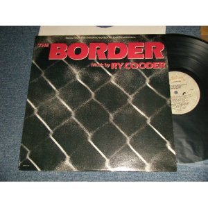 画像: ost RY COODER -  THE BORDER : Music from the Original Motion Picture Sound Track (Matrix #MCA Pressing Plant, Pinckneyville Press in ILLINOIS" ( MINT-/MINT- Cut Out )  / 1982 US AMERICA ORIGINAL  Used LP 