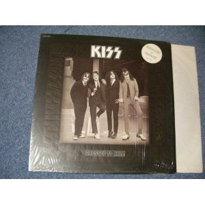 画像:  KISS - DRESSED TO KILL (MINT-/MINT-)  / 1976 Version US AMERICA ORIGINAL 1st PRESS "EMBOSS JACKET"  2nd Press "BLACK PRINTED Label" Used LP 