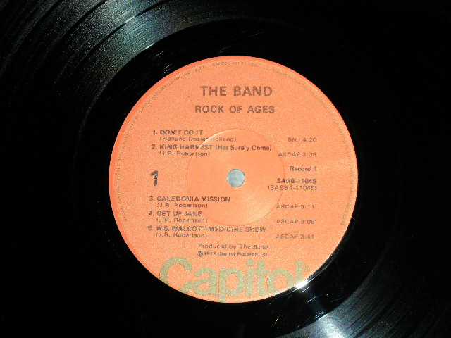 画像: THE BAND - ROCK OF AGES ( Ex+/A~C:MINT-,D:Ex++ ) / 1972 US AMERICA 2nd Press "ORANGE / RED CAPITOL LOGO on BOTTOM  LABEL" Used 2-LP's 