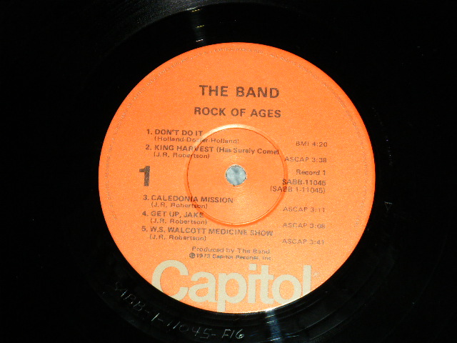 画像: THE BAND - ROCK OF AGES ( Ex+++/MINT- ) / 1972 US AMERICA "PROMO BB HOLE" 2nd Press "ORANGE / RED CAPITOL LOGO on BOTTOM  LABEL" Used 2-LP's 