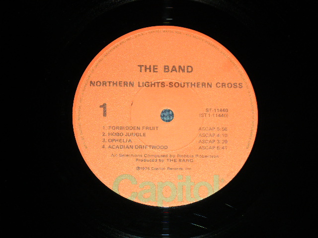 画像: THE BAND - NORTHERN LIGHTS-SOUTHERN CROSS (Matrix # A)Z5 /B) Z6)  (  Ex+/MINT-) / 1975 US AMERICA ORIGINAL "EXPORT Jacket"  "ORANGE Label" 1st Press "CAPITOL logo on BOTTOM LABEL" Used LP