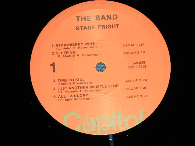 画像: THE BAND - STAGE FRIGHT( Matrix # A)SW-1-425-F-2/ B) SW-2-425  F-2 #2  ) ( MINT-/MINT-) / 1972-78 Version US AMERICA  3rd Press "ORANGE with OLIVE GREEN 'CAPITOL' Logo on Bottom LABEL" Used LP 