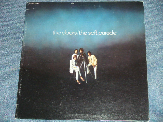 画像: THE DOORS - THE SOFT PARADE ( Matrix # -A-1 AR △24893(1)  / B-1 AR △24893-x  ) ( Ex+++/MINT-) ( Never Have any ORIGINAL INNER SLEEVE ) / 1969? US Original "2nd Press RED Label with Small  Stylized E on TOP" "962 NORTH LA CIENEGA CREDIT at Bottom Label" Used STEREO LP 