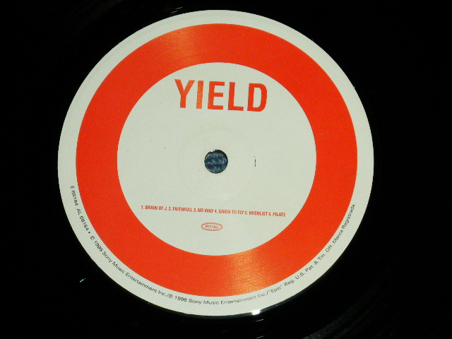 画像: PEARL JAM - YIELD (1st Press DIE CUT cover) ( eX++/mint- )  / 1998 US america ORIGINAL uSED LP