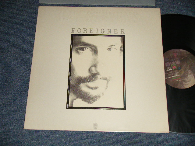 画像1: CAT STEVENS - FOREEIGNER (With NO WORKBOARD + with COLORED SLEEVE+POSTCARD) (Matrix #A) STERLING LH   B) STERLING  LH ) "MR / MONARCH Press in CA" (Ex+++/Ex+++) / 1973 US AMERICA ORIGINAL 1st Press "EMBOSSED Jacket" "CUSTOM Label" Used LP 