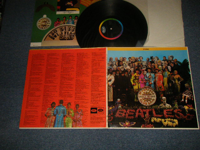 画像1: The BEATLES - SGT PEPPERS LONELY HEARTS CLUB BAND(With CutOuts + NO CUSTOM SLEEVE) (Matrix #A)SMAL-1-2653 A1 #3 IAM in TRIANGLE B)SMAL-2-2653 A1  IAM in TRIANGLE) "CAPITOL RECORDS SCRANTON Press in PENNSYLVANIA" (Ex+++/Ex++)  / 1967 US AMERICA ORIGINAL "BLACK With RAINBOW Label" "STEREO" Used LP  (With Cut Outs Inserts, But NOT Original "RED" Inner Sleeve) 