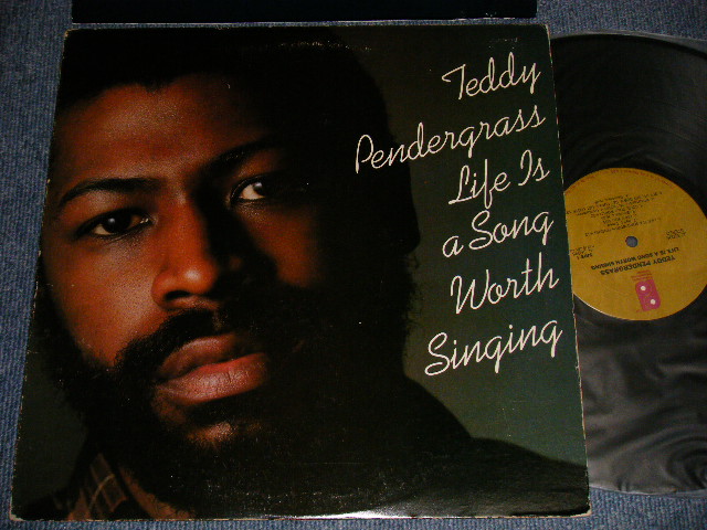 画像1: TEDDY PENDERGRASS - LIFE IS A SONG WORTH SINGING (With CUSTOM INNER)  (Ex+/MINT-) / 1978 US AMERICA ORIGINAL Used LP