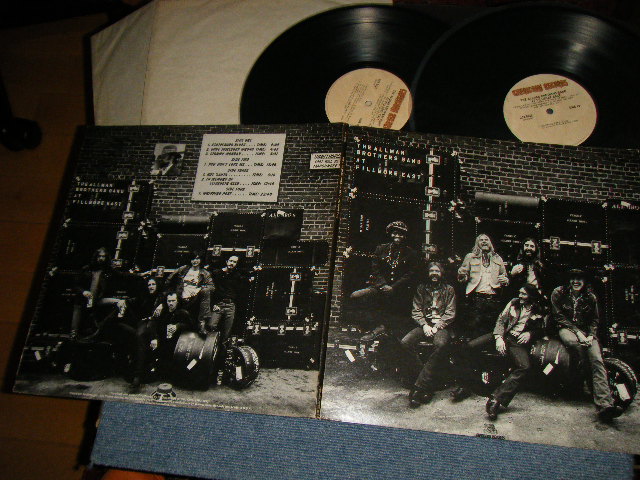 画像1: THE ALLMAN BROTHERS BAND - AT FILLMORE EAST (Matrix #A)S1 2CX-0131 90801-1-B STERLING B)S1 2CX-0131 90802-1-A STERLING C)S1 2CX-0131 90803-1-B  STERLING D)S1 2CX-0131 90804-1-A  STERLING" "SANTA MARIA Press in CA" (MINT-/MINT- EDSP) / 1976 Version? US AMERICA REISSUE "Manufacture by WARNER Bros."Used  2-LP's 