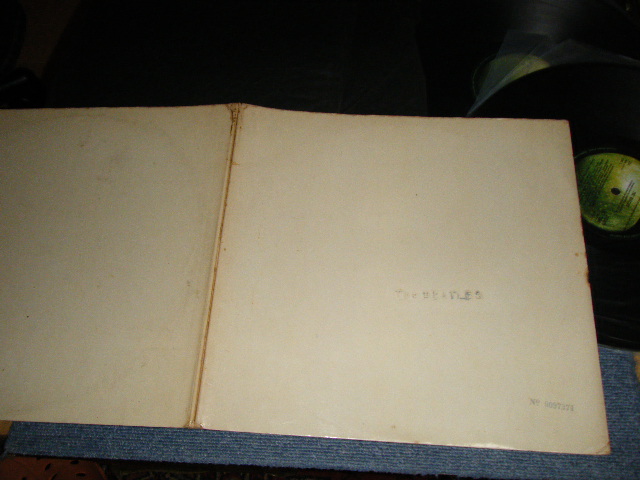 画像1:  BEATLES  - THE BEATLES (WHITE ALBUM) (Matrix #1)YEX 709-1   4 OH 2)YEX 710-1  3 OA 3)YEX 711-1  4 BAG 4)YEX 712-1  4 GGO)(No.0097374) (Ex+/Ex++) / 1968 UK ORIGINAL "TOP OPEN/ TOP LORDED Cover" "1st Press NO En EMI Credit on REC-1 + 2nd Press 'An E.M.I. Recording' Credit on REC-2" STEREO Used 2 LP NO Inserts (NO Poster & INSERTS) With Black Inner 