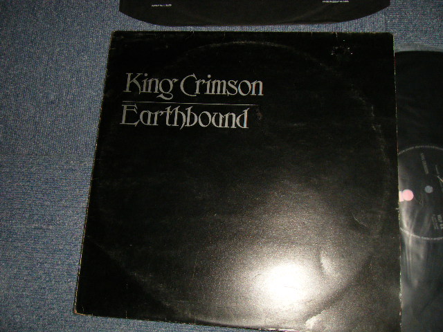 画像1: KING CRIMSON - EARTHBOUND (With BLACK INNER SLEEVE) Matrix #A) HELP-6 A-1U 1OD B) HELP-6 B-1U 1 MP )  (Ex++/Ex+++ Looks:Ex++) / 1972 UK ENGLAND ORIGINAL 1st PRESS "BLACK with PINK 'i' LABEL" LP 