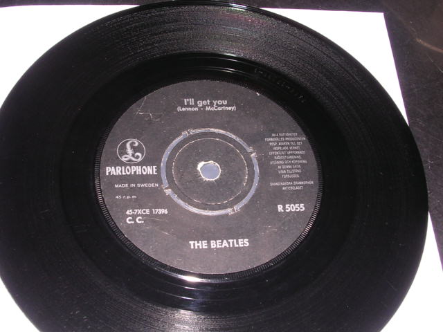 画像: THE BEATLES - SHE LOVES YOU ( BLACK Label : Ex+/Ex++ ) / 1960's  SWEDEN ORIGINAL Used 7" Single With PICTURE SLEEVE 