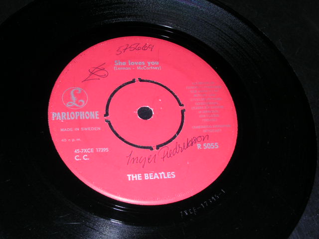 画像: THE BEATLES - SHE LOVES YOU ( RED Label : Ex+++/Ex+++ ) / 1960's  SWEDEN ORIGINAL Used 7" Single With PICTURE SLEEVE 